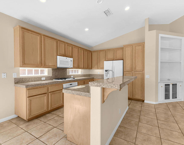 79851 Carmel Valley Avenue - Photo Thumbnail 8