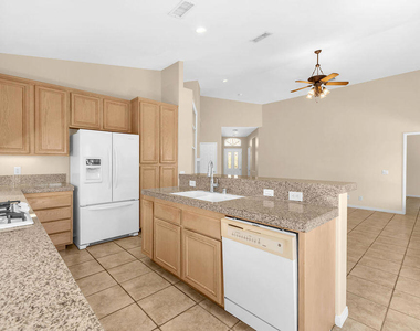 79851 Carmel Valley Avenue - Photo Thumbnail 9