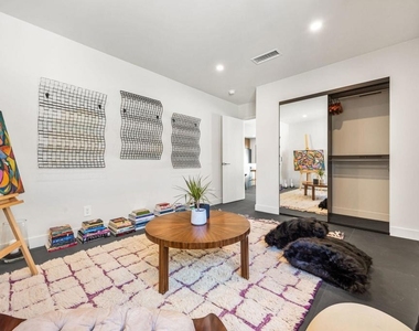 2063 S Broadmoor Drive - Photo Thumbnail 31