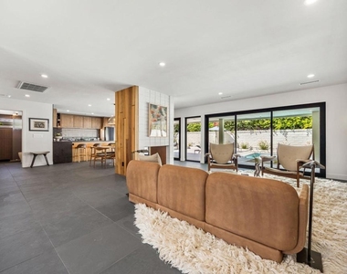 2063 S Broadmoor Drive - Photo Thumbnail 9