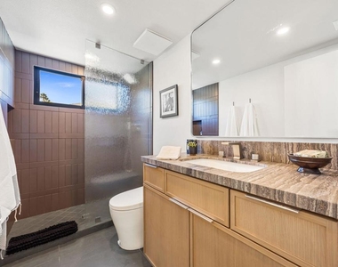 2063 S Broadmoor Drive - Photo Thumbnail 32