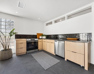 2063 S Broadmoor Drive - Photo Thumbnail 35
