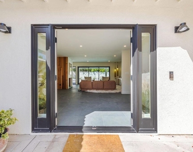2063 S Broadmoor Drive - Photo Thumbnail 4