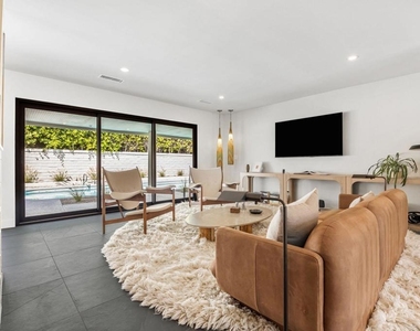 2063 S Broadmoor Drive - Photo Thumbnail 8