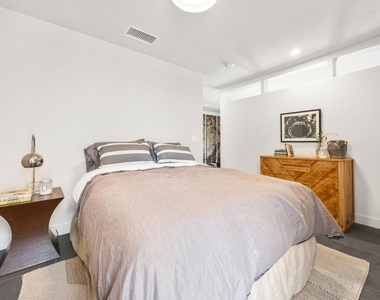 2063 S Broadmoor Drive - Photo Thumbnail 38