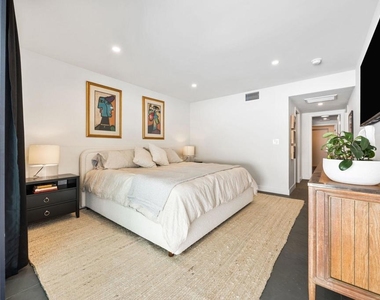 2063 S Broadmoor Drive - Photo Thumbnail 20