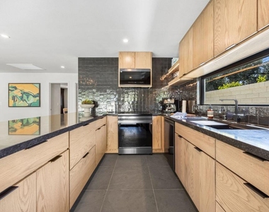 2063 S Broadmoor Drive - Photo Thumbnail 16