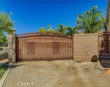 235 Peregrine Lane - Photo Thumbnail 25