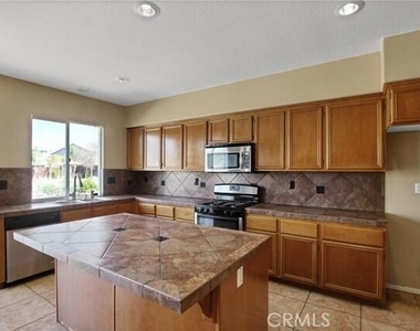 235 Peregrine Lane - Photo Thumbnail 6