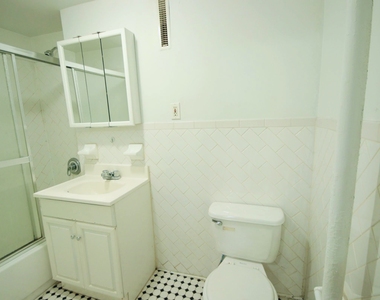 East 5th Street - Photo Thumbnail 6