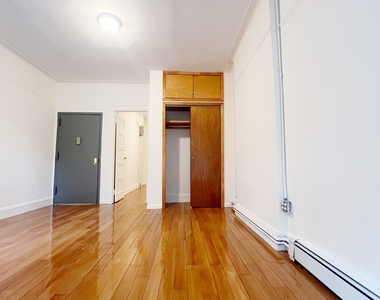 Gates Avenue - Photo Thumbnail 5