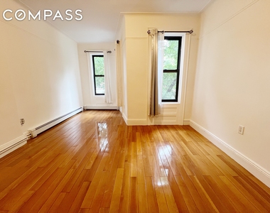 Gates Avenue - Photo Thumbnail 4