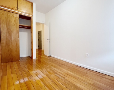 Gates Avenue - Photo Thumbnail 2
