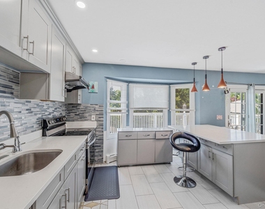 309 Sunrise Drive - Photo Thumbnail 20