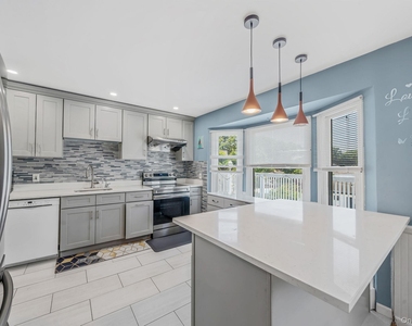 309 Sunrise Drive - Photo Thumbnail 17