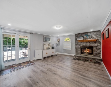 309 Sunrise Drive - Photo Thumbnail 8