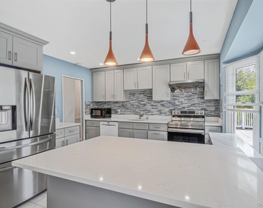309 Sunrise Drive - Photo Thumbnail 18