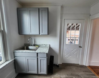 457 Main St - Photo Thumbnail 4