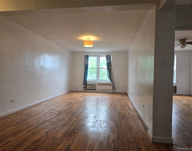 83-36 Beverly Road - Photo Thumbnail 3