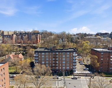 250 N Broadway - Photo Thumbnail 19