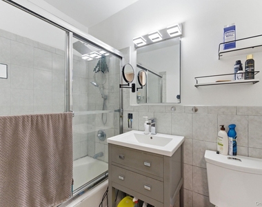 250 N Broadway - Photo Thumbnail 9