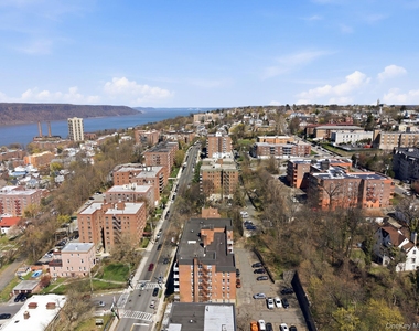 250 N Broadway - Photo Thumbnail 21