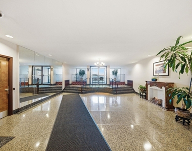 250 N Broadway - Photo Thumbnail 27