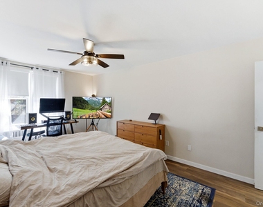 250 N Broadway - Photo Thumbnail 13