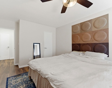 250 N Broadway - Photo Thumbnail 16