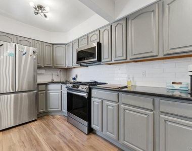 250 N Broadway - Photo Thumbnail 7