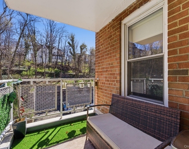 250 N Broadway - Photo Thumbnail 2