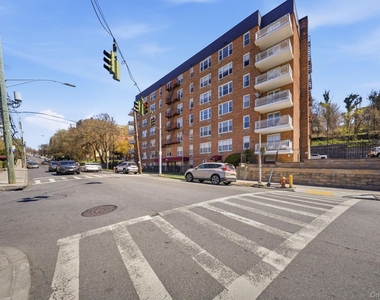 250 N Broadway - Photo Thumbnail 33