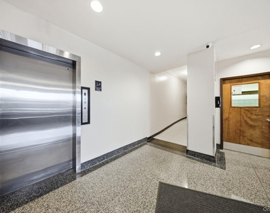 250 N Broadway - Photo Thumbnail 28