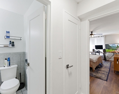250 N Broadway - Photo Thumbnail 11