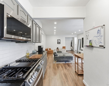 250 N Broadway - Photo Thumbnail 6