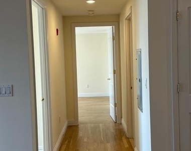 125 E Broadway - Photo Thumbnail 4