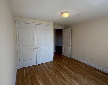 125 E Broadway - Photo Thumbnail 6
