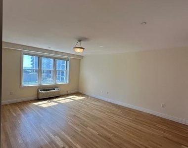 125 E Broadway - Photo Thumbnail 9