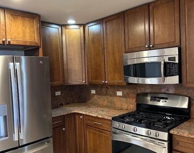 125 E Broadway - Photo Thumbnail 2