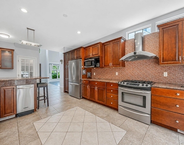 101 Raspberry Court - Photo Thumbnail 14