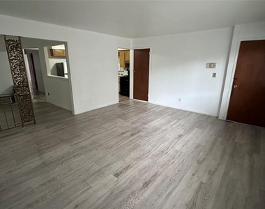 10324 121st Street - Photo Thumbnail 4