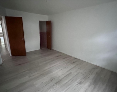 10324 121st Street - Photo Thumbnail 16