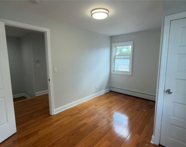 10 Greenwich Avenue - Photo Thumbnail 12