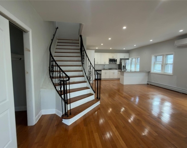 10 Greenwich Avenue - Photo Thumbnail 8