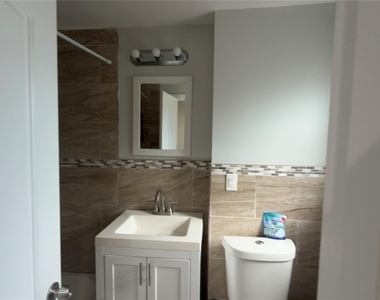 10 Greenwich Avenue - Photo Thumbnail 11