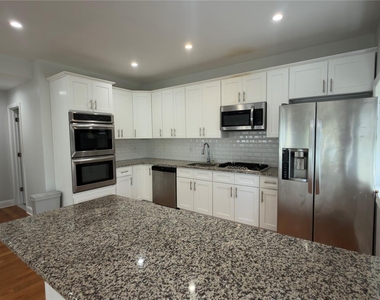 10 Greenwich Avenue - Photo Thumbnail 16