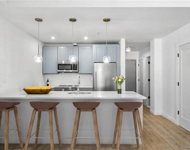 139 Fifth Avenue - Photo Thumbnail 3