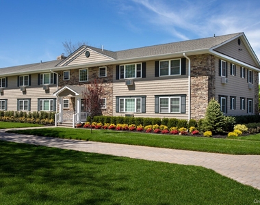 303 Robinson Avenue - Photo Thumbnail 1