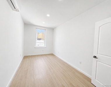 6946 64th Street - Photo Thumbnail 3