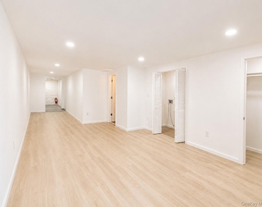 6946 64th Street - Photo Thumbnail 8